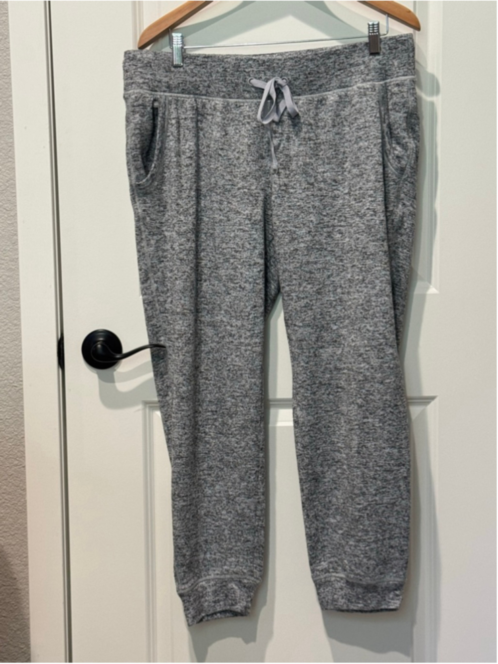 Women's Old Navy Active Joggers L Gray marled knit relaxed fit